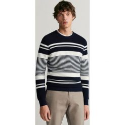 Mango Man - Sweter COMO. Niebieskie swetry męskie Mango Man, s, bez wzorów, z bawełny, z okrągłym kołnierzem, bez kaptura. Za 199,90 zł.