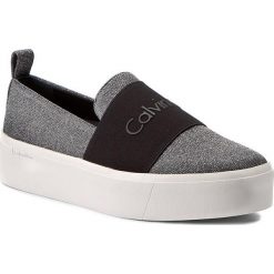 Tenisówki CALVIN KLEIN - Jacinta E5873 Silver. Szare półbuty damskie Calvin Klein, bez wzorów, z gumy, bez zapięcia. W wyprzedaży za 369,00 zł.