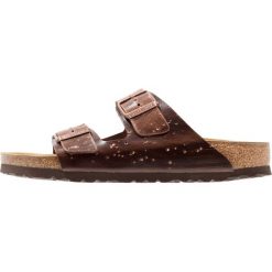 Birkenstock ARIZONA Kapcie hailstorm brown/silver. Brązowe kapcie męskie marki Birkenstock, z materiału. W wyprzedaży za 239,40 zł.