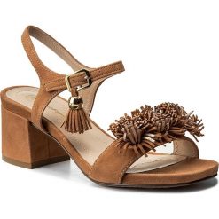Sandały SOLO FEMME - 33701-01-H48/H27-07-00 Cuoio. Pomarańczowe klapki damskie Solo Femme, z aplikacjami, ze skóry, bez obcasa, na obcasie. W wyprzedaży za 249,00 zł.