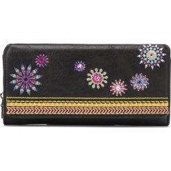 Desigual Ada Maria Portfel Czarny. Czarne portfele damskie Desigual, z haftami, z materiału. Za 262,95 zł.