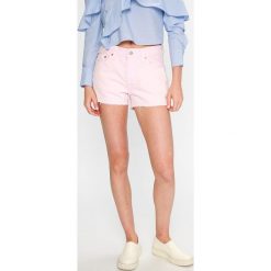 Levi's - Szorty 501. Różowe szorty damskie marki Levi's®, s, z bawełny, casualowe. W wyprzedaży za 99,90 zł.