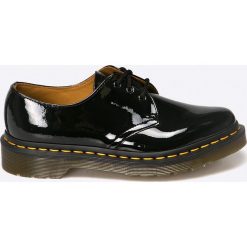 Dr Martens - Półbuty. Czarne mokasyny damskie Dr. Martens, bez wzorów, ze skóry, z okrągłym noskiem, bez obcasa, na obcasie, na sznurówki. Za 639,90 zł.