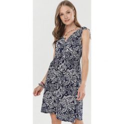 Granatowo-Biała Sukienka Thellaeno. Niebieskie sukienki damskie Born2be, na lato, xl, bez wzorów, bez kołnierzyka, bez rękawów. W wyprzedaży za 39,99 zł.