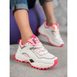 Sneakersy z rÓŻowĄ podeszwĄ. Różowe sneakersy damskie SHELOVET, ze skóry ekologicznej. Za 99,90 zł.
