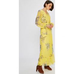 Vero Moda - Sukienka Satina. Żółte sukienki damskie Vero Moda, na co dzień, s, bez wzorów, z poliesteru, casualowe, bez kołnierzyka, z długim rękawem, długie, maxi, proste. W wyprzedaży za 129,90 zł.