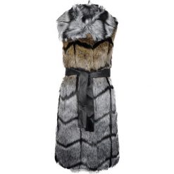 Patrizia Pepe Kamizelka "Fur Vest". Kurtki damskie Patrizia Pepe, bez wzorów, z dzianiny, bez kaptura. Za 749,00 zł.
