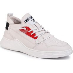 Sneakersy TOGOSHI - TG-07-04-000195 102. Białe sneakersy męskie Togoshi, bez zapięcia. W wyprzedaży za 279,00 zł.