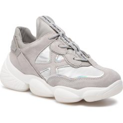 Sneakersy BRONX - 66240-CP BX 1574 Silver 100. Szare półbuty damskie marki Bronx, na co dzień, bez wzorów, ze skóry, bez obcasa, na płaskiej podeszwie, bez zapięcia. Za 649,00 zł.