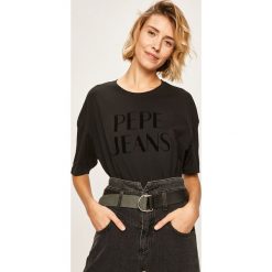 Pepe Jeans - T-shirt Cherie. Czarne topy damskie Pepe Jeans, s, z aplikacjami, z bawełny, z okrągłym kołnierzem. Za 159,90 zł.
