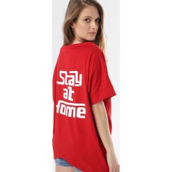Czerwona Bluza Delosea. Czerwone bluzy damskie Born2be, s, bez wzorów, bez rękawów, bez kaptura. W wyprzedaży za 64,99 zł.