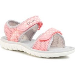 Sandały CLARKS - Surfing Tide K 261493466 Pink Combi. Różowe sandały dziewczęce Clarks, z tworzywa sztucznego, bez zapięcia. Za 139,00 zł.