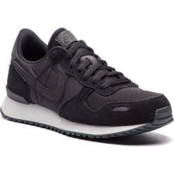 Buty NIKE - Air Vrtx 903896 012 Black/Black/Pure Platinum. Czarne sneakersy męskie Nike, na co dzień, bez wzorów, z zamszu, klasyczne, bez zapięcia. W wyprzedaży za 319,00 zł.