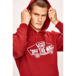 Vans - Bluza. Czerwone bluzy męskie Vans, xl, z nadrukiem, z bawełny, z kapturem, bez rękawów, z kapturem. W wyprzedaży za 199,90 zł.