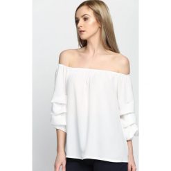 Biała Bluzka Triple Wave. Białe bluzki damskie marki Born2be, m, bez wzorów, bez kołnierzyka, z długim rękawem. Za 59,99 zł.