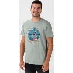 Jack & Jones Oniket Koszulka Zielony. Zielone podkoszulki męskie Jack & Jones, m, z nadrukiem, z bawełny, bez kołnierzyka, z krótkim rękawem, krótkie. Za 64,95 zł.