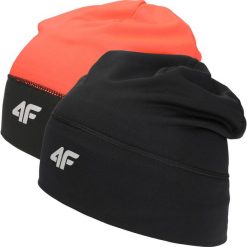 Czapka do biegania uniseks CAU201 - czerwony. Czerwone czapki damskie 4f, bez wzorów, z materiału. Za 49,99 zł.