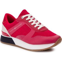 Sneakersy TOMMY HILFIGER - Tommy Jacquard City Sneaker FW0FW04026 Tango Red 611. Czerwone półbuty damskie TOMMY HILFIGER, z zamszu. W wyprzedaży za 379,00 zł.