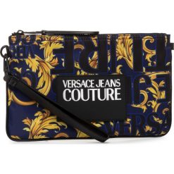 Torebka VERSACE JEANS COUTURE - E3YVBP20 71427 239. Niebieskie torebki klasyczne damskie Versace Jeans Couture, bez wzorów, z jeansu, wizytowe, bez dodatków. Za 329,00 zł.