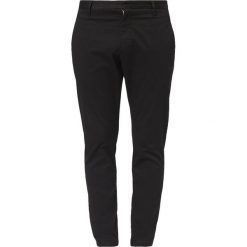 Chinosy męskie: Whyred CRON Chinosy black