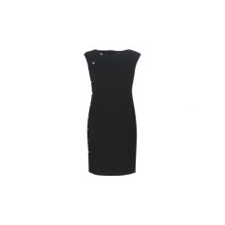 Sukienki krótkie Lauren Ralph Lauren BUTTON-TRIM CREPE DRESS. Czarne sukienki damskie Lauren Ralph Lauren, bez wzorów, bez kołnierzyka, z krótkim rękawem, krótkie, mini. Za 789,00 zł.