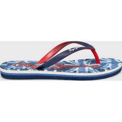 Pepe Jeans - Japonki dziecięce Beach UK Boy. Niebieskie sandały chłopięce Pepe Jeans, z jeansu, bez zapięcia. W wyprzedaży za 49,90 zł.