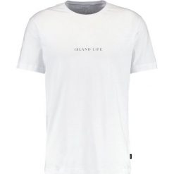 T-shirty męskie z nadrukiem: Makia ISLAND LIFE Tshirt z nadrukiem white