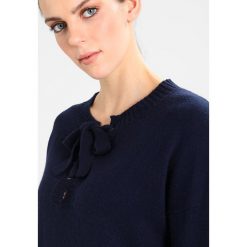 Swetry klasyczne damskie: Karen by Simonsen SHADOW Sweter black iris