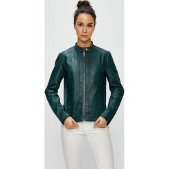 Jacqueline de Yong - Kurtka. Zielone kurtki damskie Jacqueline de Yong, bez wzorów, z bawełny, krótkie, bez kaptura. W wyprzedaży za 79,90 zł.