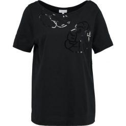 Escada Sport EHIAN Tshirt z nadrukiem schwarz. Czarne topy sportowe damskie marki Escada Sport, xs, z nadrukiem, z bawełny. W wyprzedaży za 211,60 zł.