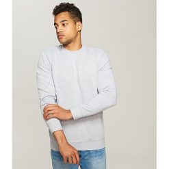 Gładka bluza Basic - Jasny szar. Białe bluzy męskie marki Reserved, l. Za 59,99 zł.