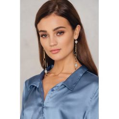 Kolczyki damskie: NA-KD Accessories Długie kolczyki z kolorowymi zdobieniami – Black,Multicolor,Gold