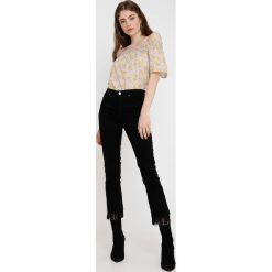 Bluzki damskie: Vero Moda VMSHAKIRA OFFSHOULDER Bluzka cream gold