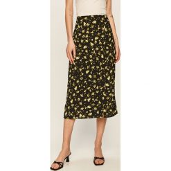 Calvin Klein Jeans - Spódnica. Czarne spódniczki damskie Calvin Klein Jeans, na co dzień, s, w kwiaty, z poliesteru, casualowe, z podwyższonym stanem, midi, proste. Za 399,90 zł.