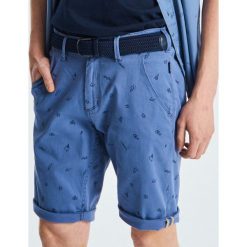Szorty chino z paskiem - Niebieski. Niebieskie spodenki i szorty męskie Cropp, m, bez wzorów. Za 99,99 zł.