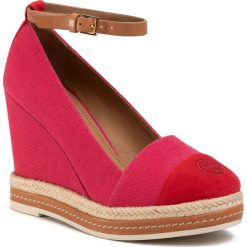 Espadryle TORY BURCH - Strap Wedge Espadrille 60799 Brilliant Red/Desert Camel 659. Czerwone espadryle damskie Tory Burch, bez wzorów, ze skóry, bez obcasa, na obcasie. Za 1269,00 zł.