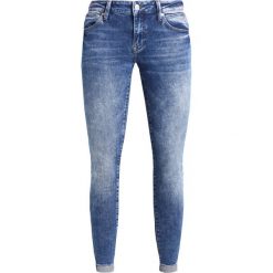 Mavi LEXY Jeans Skinny Fit mid indigo. Niebieskie rurki damskie marki Mavi. W wyprzedaży za 242,10 zł.