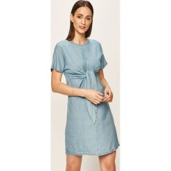 Vero Moda - Sukienka. Żółte sukienki damskie Vero Moda, na co dzień, s, bez wzorów, z lyocellu, casualowe, z okrągłym kołnierzem, z krótkim rękawem, krótkie, mini, proste. W wyprzedaży za 119,90 zł.