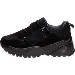 Sportowe buty damskie FILIPPO DP1081 SKÓRA BK. Czarne buty sportowe damskie FILIPPO, bez wzorów, ze skóry, klasyczne. W wyprzedaży za 159,00 zł.
