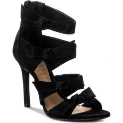 Sandały SCHUTZ - S 01387 1124 0011 U Black. Czarne klapki damskie Schutz, bez wzorów, z zamszu, bez obcasa, na obcasie. W wyprzedaży za 539,00 zł.