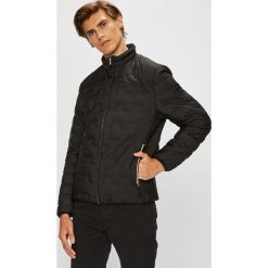 Pierre Cardin - Kurtka puchowa. Czarne płaszcze męskie marki Pierre Cardin, bez wzorów, z poliesteru, krótkie, bez kaptura. W wyprzedaży za 569,90 zł.