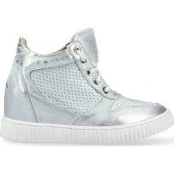 Sneakersy srebrne na koturnie. Szare sneakersy damskie Arturo Vicci, ze skóry. Za 289,00 zł.