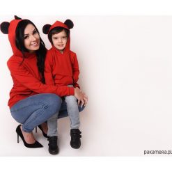 Bluza Damska Mama i Syn LM47/1. Czerwone bluzy damskie Pakamera, s, bez wzorów, z dzianiny, bez rękawów, bez kaptura. Za 75,00 zł.