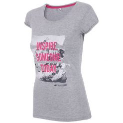 4F Damska Koszulka H4Z17 tsd002 Jasny Szary Melanż Xl. Szare topy sportowe damskie do fitnessu 4f, xl, bez wzorów, z elastanu, bez kołnierzyka, z krótkim rękawem, krótkie, bez kaptura. W wyprzedaży za 28,00 zł.