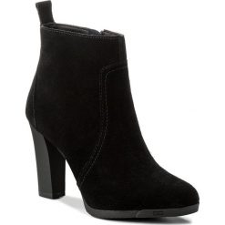 Botki TOMMY HILFIGER - Nanni 3B FW0FW01889 Black 990. Czarne botki damskie na obcasie marki TOMMY HILFIGER, z materiału, z okrągłym noskiem. W wyprzedaży za 359,00 zł.