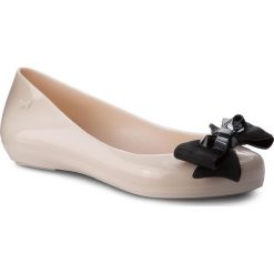 Baleriny ZAXY - Bow IV Fem 82530 Beige 90467 BB285009 02064. Brązowe baleriny damskie Zaxy, bez wzorów, z tworzywa sztucznego, bez obcasa. W wyprzedaży za 149,00 zł.