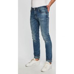 Armani Exchange - Jeansy. Niebieskie jeansy męskie Armani Exchange, bez wzorów. W wyprzedaży za 299,90 zł.