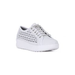 Derby Timberland BERLIN WHITE. Białe półbuty damskie Timberland, bez wzorów, bez obcasa, bez zapięcia. Za 474,38 zł.