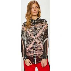 Guess Jeans - Koszula Clouis. Różowe koszule jeansowe damskie marki Guess Jeans, s, z aplikacjami, klasyczne, z klasycznym kołnierzykiem, z długim rękawem. Za 369,90 zł.