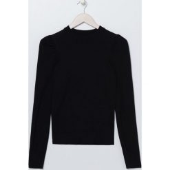 Sweter z wiskozy -. Swetry damskie Sinsay, s, bez wzorów, z wiskozy, bez rękawów, bez kaptura. Za 39,99 zł.